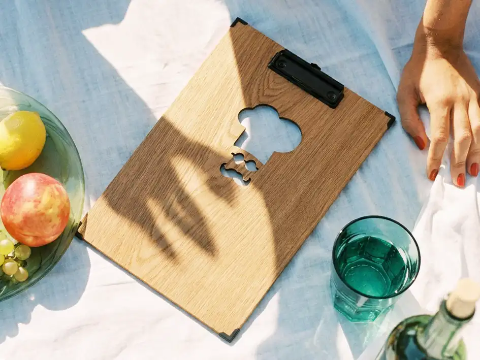 Speisekarten und Menüboards mit Klemme zum Menü einklemmen bei Gastrotopcard kaufen