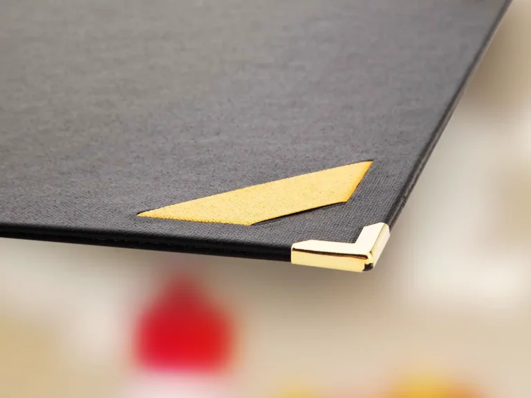 Menuboard mit Ecken in gold