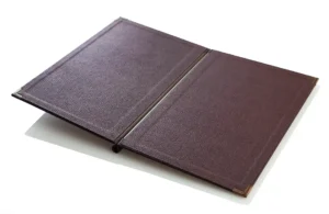 Speisekarte in braun aus Leder mit Klemmrücken bei Gastrotopcard kaufen