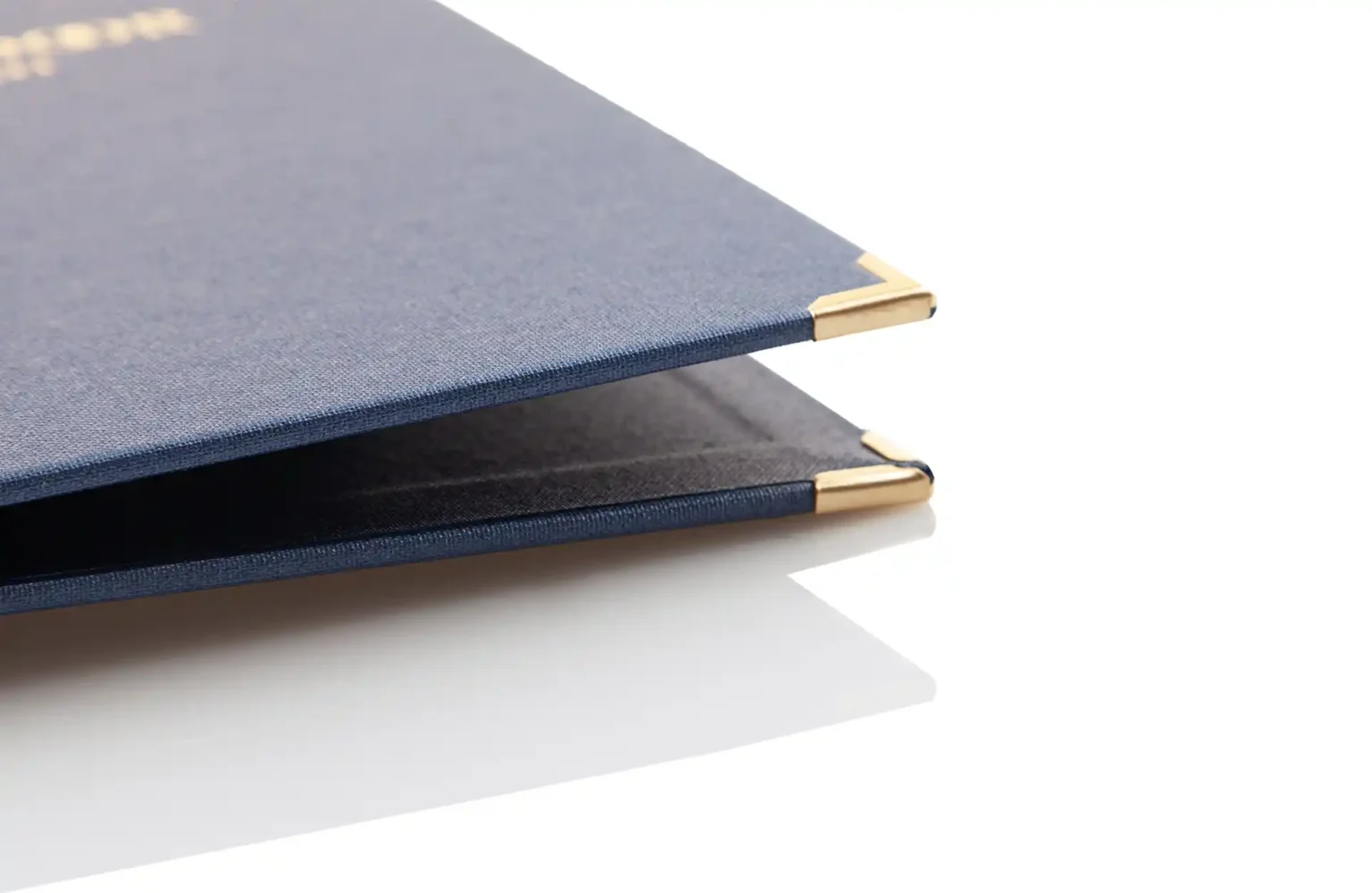 Speisekarten und Menümappen mit Schutzecken in Gold bei Gastrotopcard kaufen