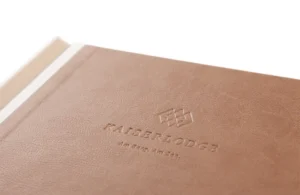 Speisekarten mit Logoprägung auf Leder bei Gastrotopcard kaufen
