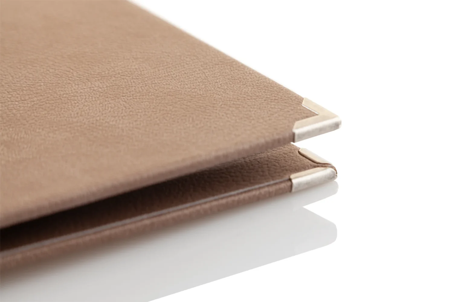 Speisekarten mit CShutzecken in silber bei Gastrotopcard kaufen