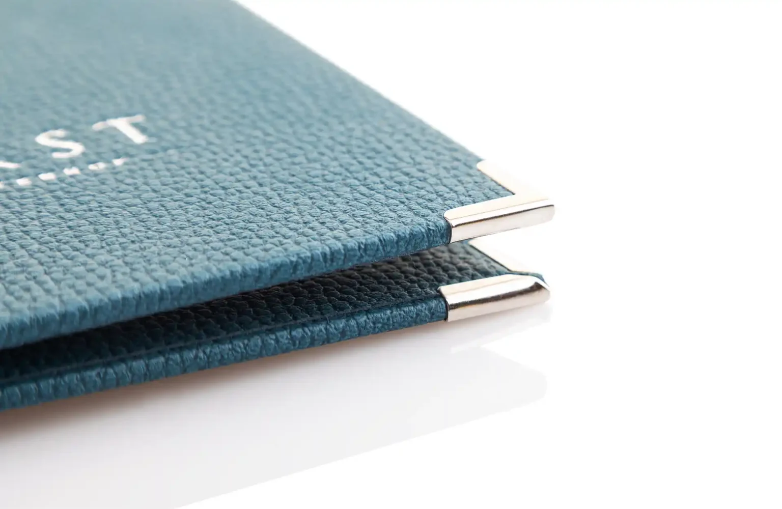 Speisekarten und Menümappen mit Schutzecken in silber bei Gastrotopcard kaufen