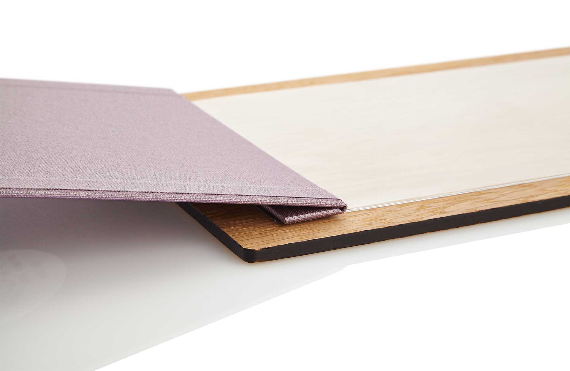 Selectboard aus Holz mit Deckel aus Buchbinderleinen in Flieder